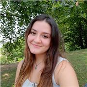 Studentessa frequentante il IV anno di liceo linguistico offre ripetizioni e aiuto compiti a studenti di elementari e medie